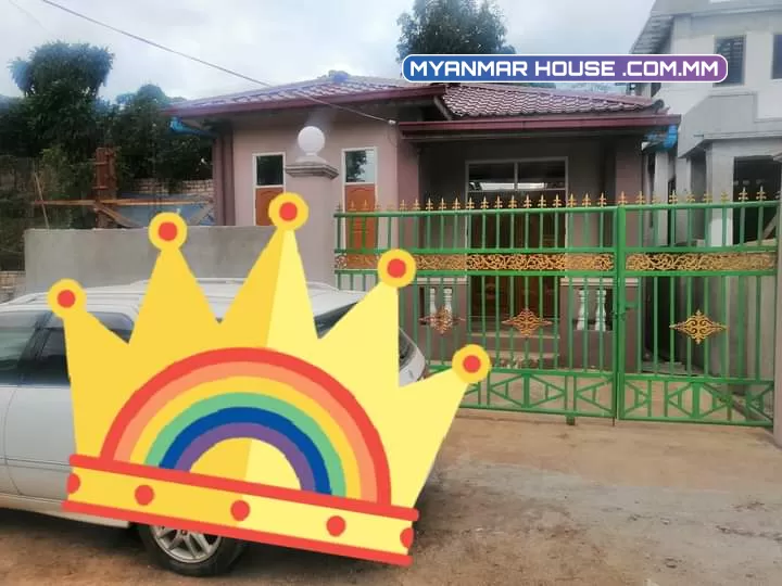 ရပ်ကွက်10 နယ်မြေ8  တိုင်းလမ်း သာယာလမ်းသွယ်အတွင်း  အိမ်အပါ ရေမီးအစုံ/ ပေအကျယ် 25/50ပေ/ဈေး ကျပ်သိန်း 900အလျှော့ပါးပါး